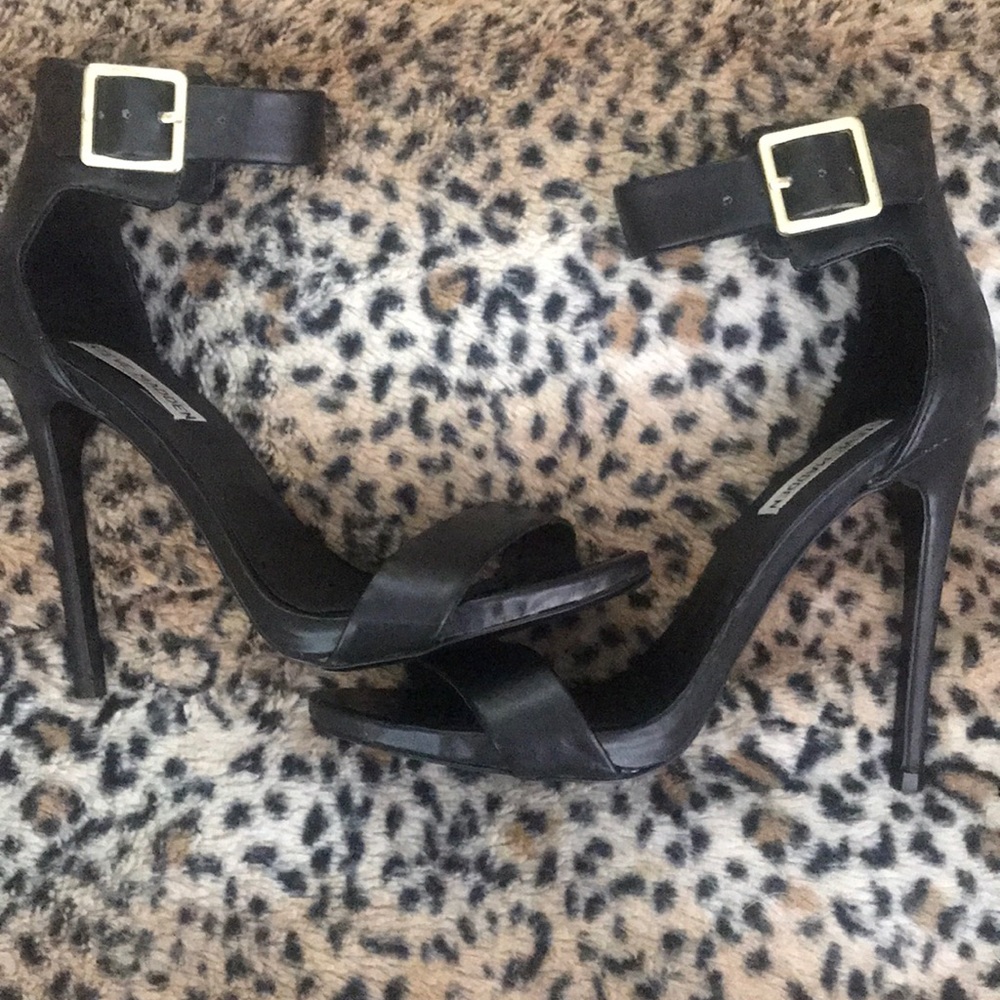 STEVE MADDEN STRAPPY HEELS 7.5